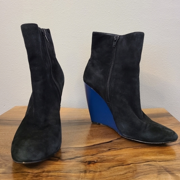 Pour la Victoire Ravel Suede Black & Blue Wedge Booties - Picture 1 of 15